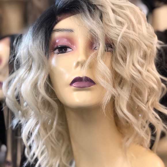 Short ombré blonde bob Lacefront wig curly - Picture 1 of 7